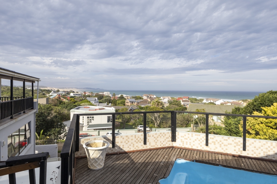 8 Bedroom Property for Sale in West Beach Eastern Cape